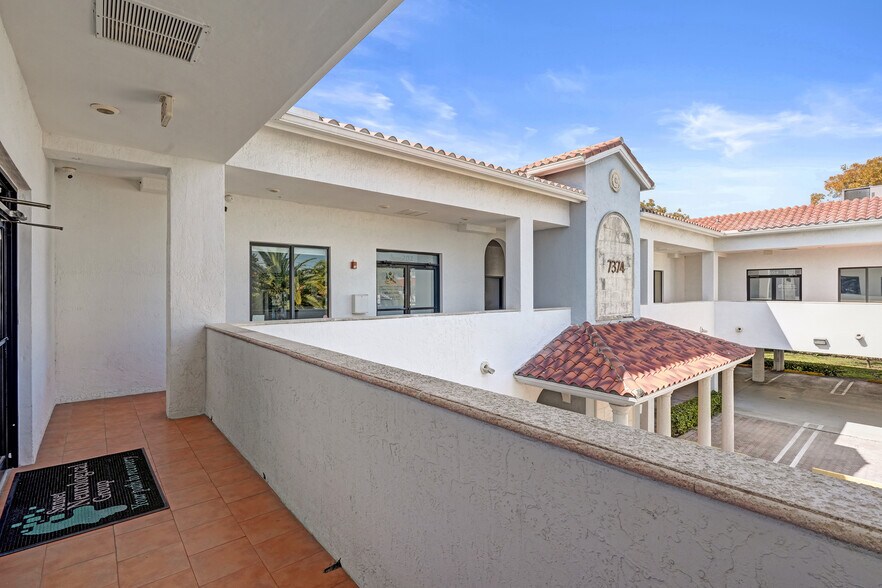 More Photos Of 7374 SW 93rd Ave, Miami Office For Sale