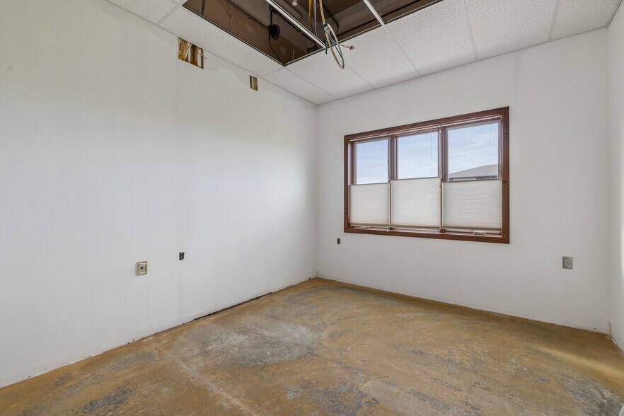 More Photos Of 5955 Mt Rushmore Rd, Rapid City Storefront Retail Office For Sale