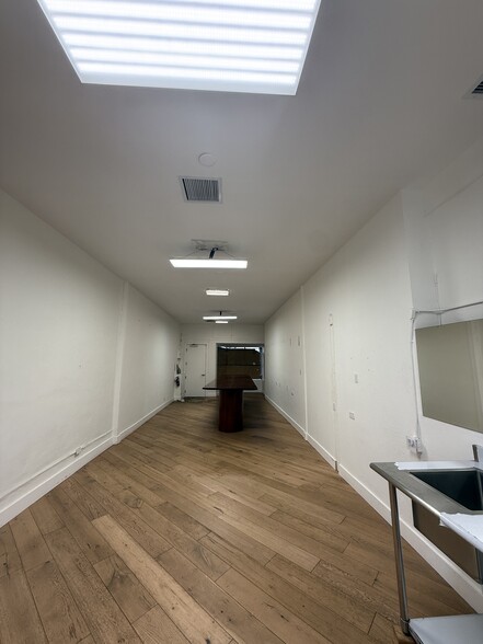 More Photos Of 701 W Evelyn Ave, Mountain View Storefront Retail Office For Lease