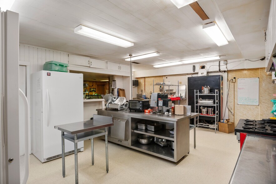 More Photos Of 17001 IN-3, Eaton Bar For Sale