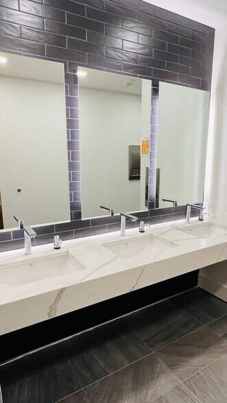 More Photos Of 150 S 5th St, Minneapolis Office For Lease