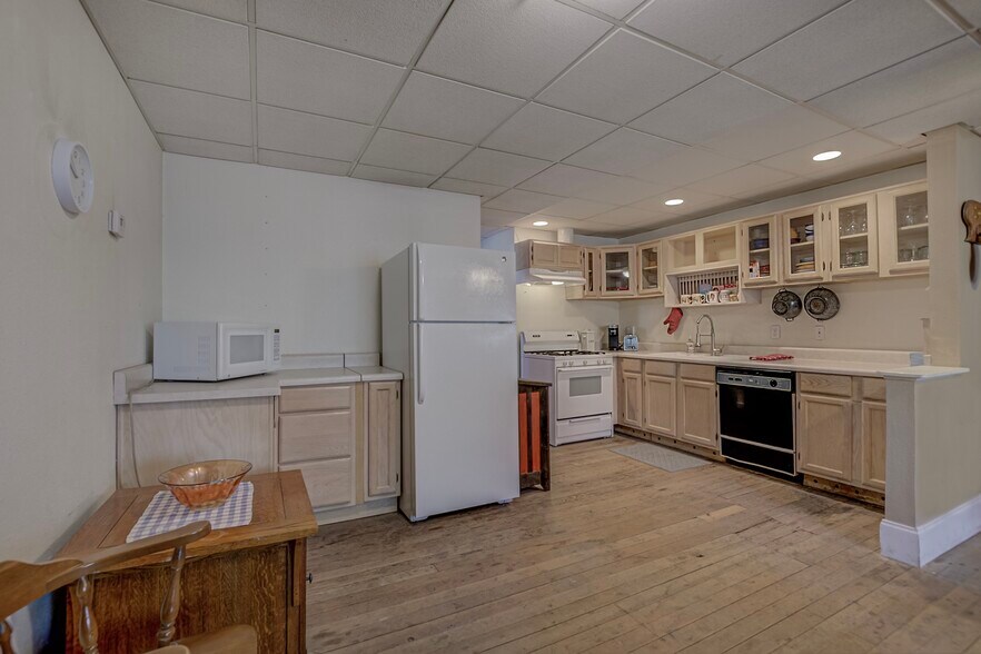 More Photos Of 216 W Main St, Payson General Retail For Sale