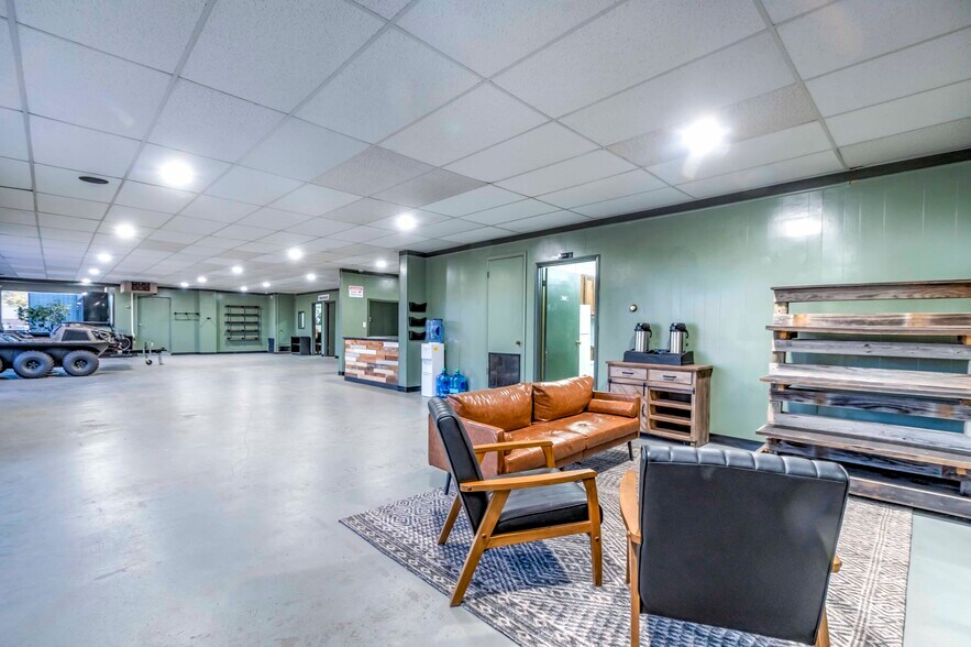 More Photos Of 214 N Highway 18, Chandler General Retail For Sale