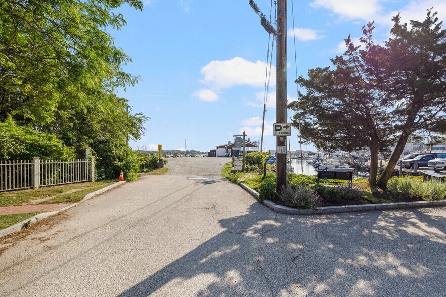 More Photos Of 170 Main St, North Kingstown Specialty For Sale