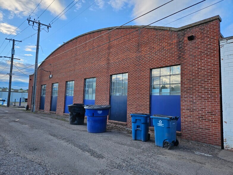 More Photos Of 815 N 1st Ave, Great Falls Auto Dealership For Lease