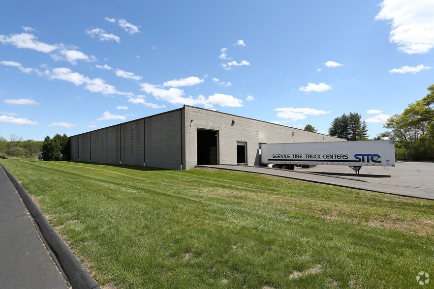 More Photos Of 101 W Dudley Town Rd, Bloomfield Light Distribution For Lease