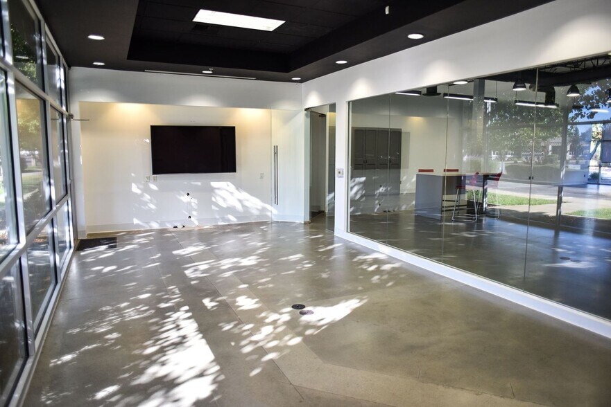 More Photos Of 950 Reserve Dr, Roseville Loft Creative Space For Sale