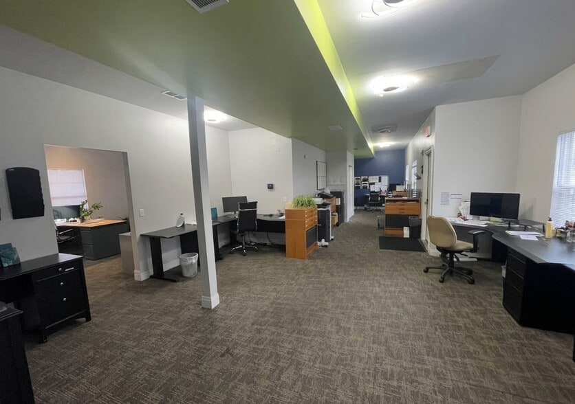 More Photos Of 128 Ridge Ave, Bloomingdale Loft Creative Space For Sale