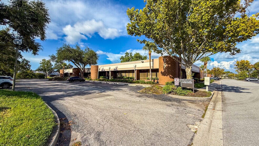 More Photos Of 13830 N 58th St, Clearwater Unknown For Lease