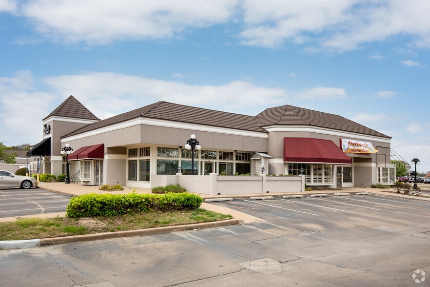 More Photos Of 8138 S Lewis Ave, Tulsa Unknown For Lease