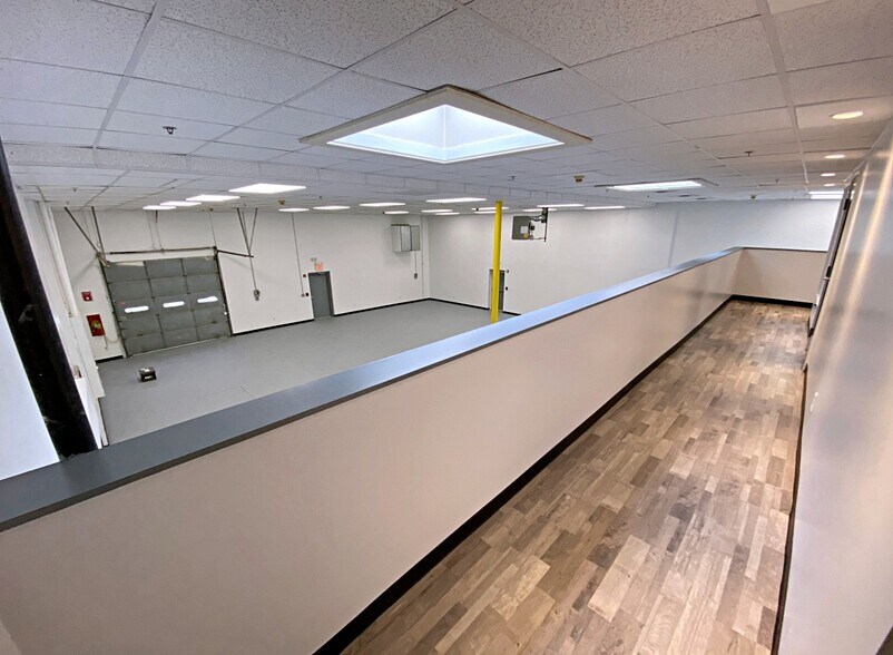 More Photos Of 22 6th Rd, Woburn Warehouse For Lease