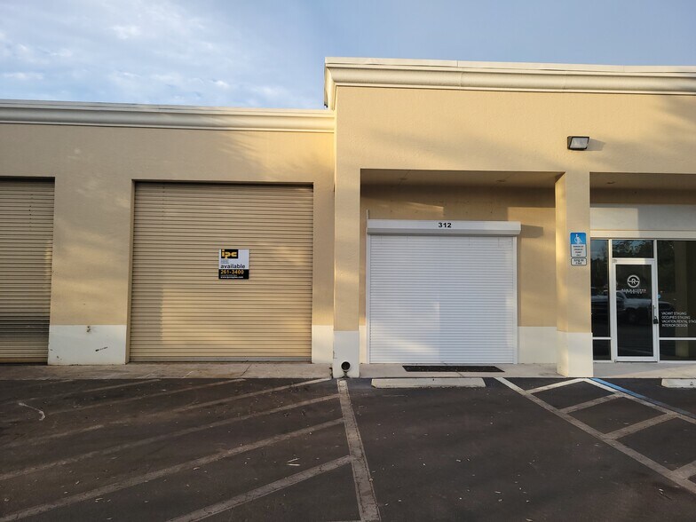 More Photos Of 3888 Mannix Dr, Naples Light Manufacturing For Lease