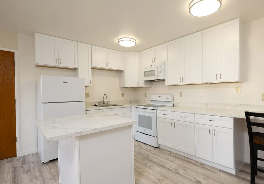 More Photos Of 303 Lee St, Oakland Apartments For Sale