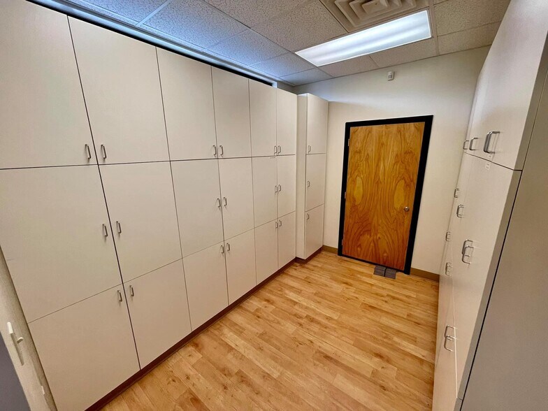 More Photos Of 1125 E Michigan Ave, Battle Creek Storefront Retail Office For Lease