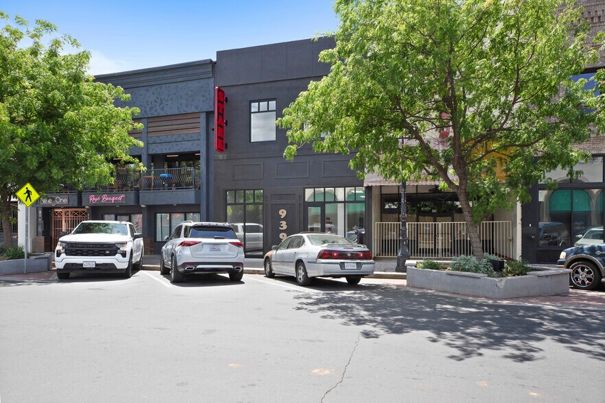 More Photos Of 939 10th St, Modesto Storefront Retail Office For Lease