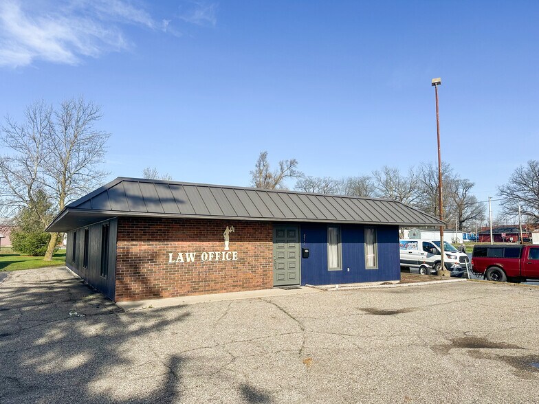 More Photos Of 511 N Wayne St, Angola Office For Sale