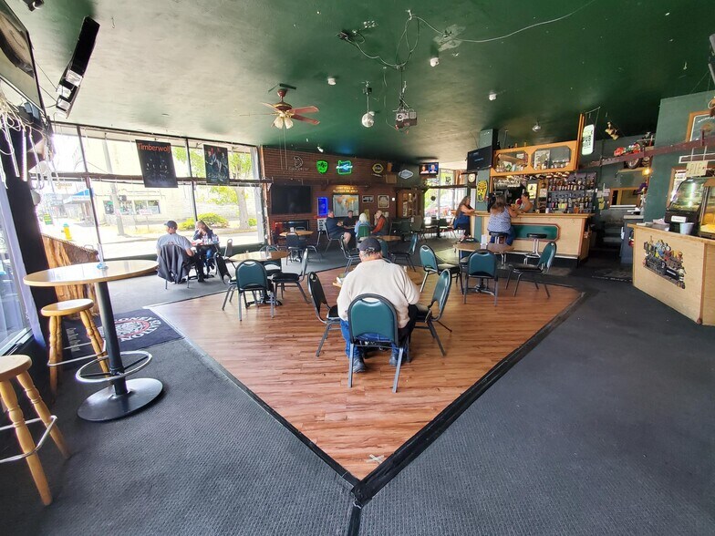 More Photos Of 295 S Broadway, Coos Bay Restaurant For Sale