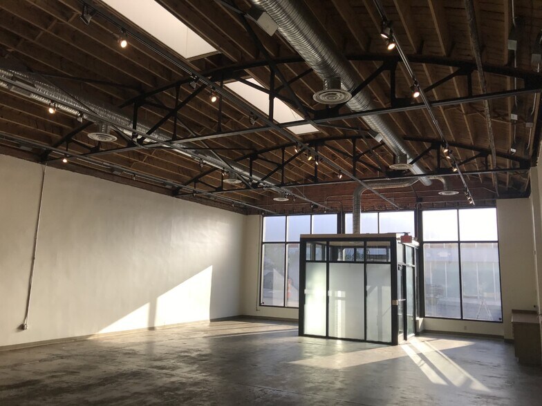 More Photos Of 1708 Baltimore Ave, Kansas City Office For Lease