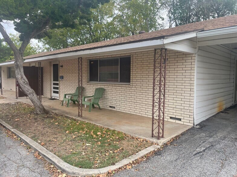 More Photos Of 916 Jefferson St, Kerrville Apartments For Sale