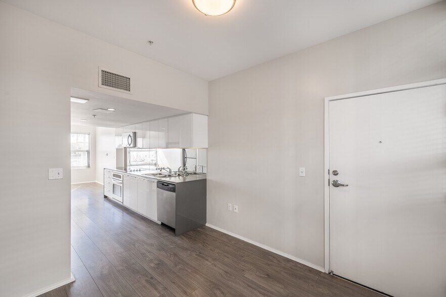 More Photos Of 2015 Hancock St, San Diego Apartments For Sale