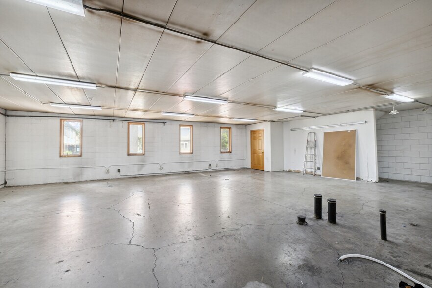 More Photos Of 3438-3446 Snelling Ave S, Minneapolis Distribution For Lease