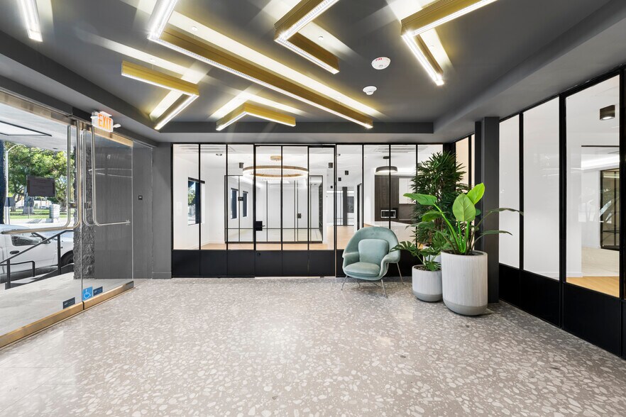 More Photos Of 11440 San Vicente Blvd, Los Angeles Office For Lease