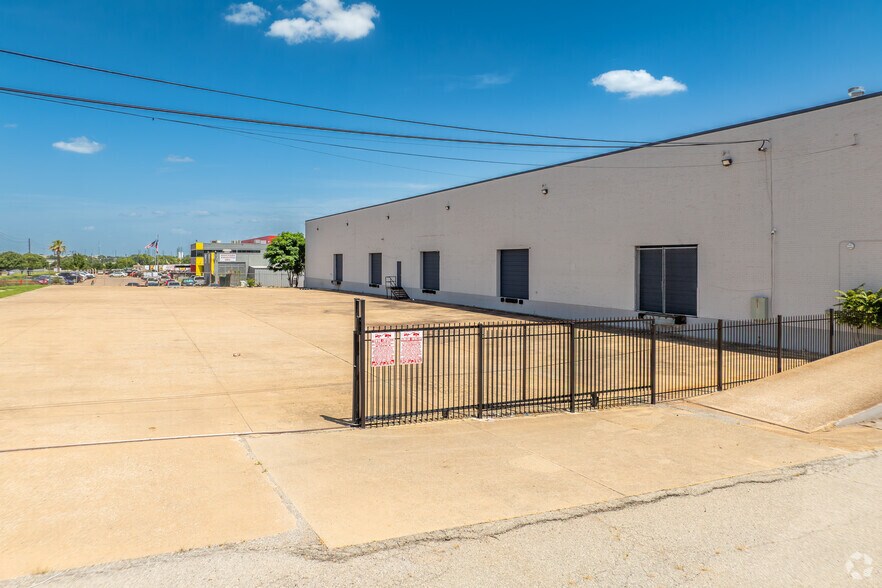 More Photos Of 4520 S Buckner Blvd, Dallas Manufacturing For Lease