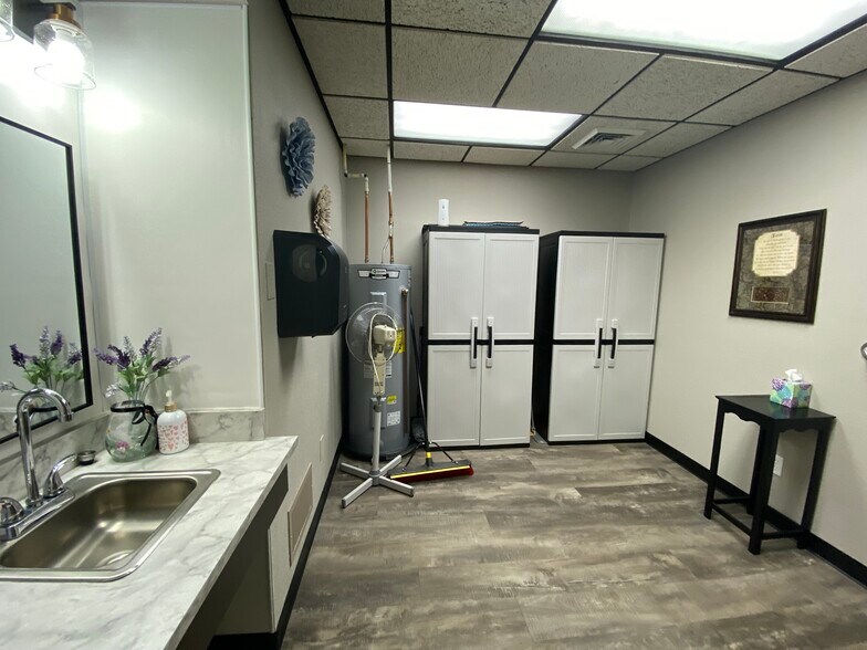 More Photos Of 4311 Old Indiana 261, Newburgh Medical For Sale