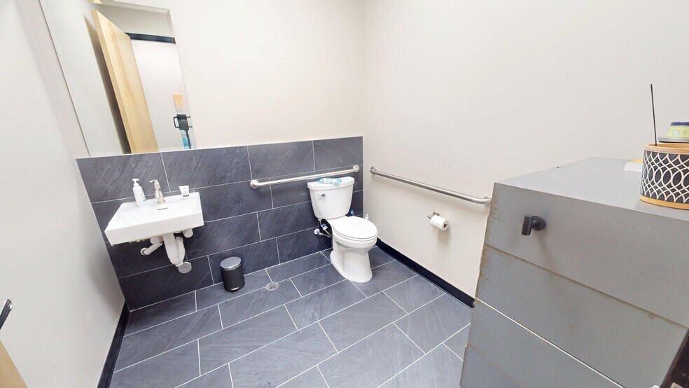 More Photos Of 9025 W State Highway 29, Liberty Hill Office For Sale