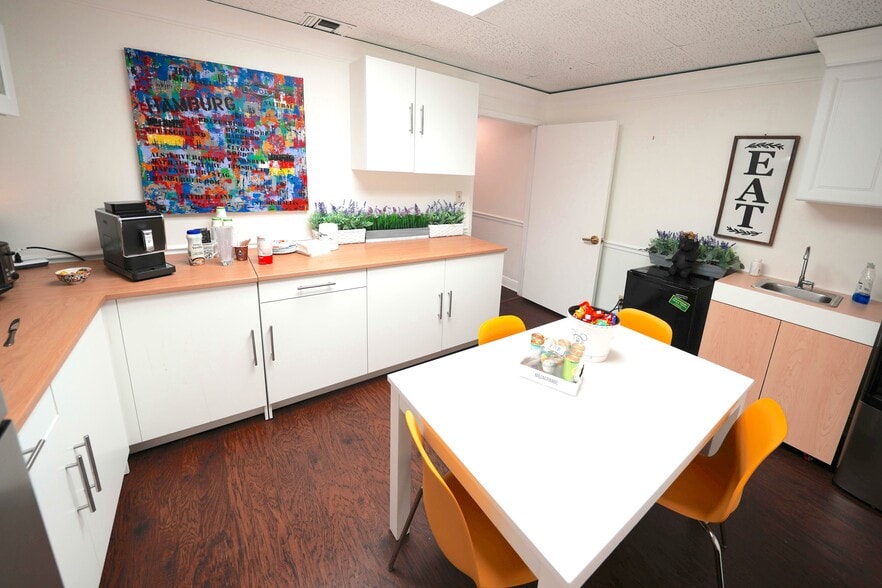 More Photos Of 1995 E Oakland Park Blvd, Fort Lauderdale Loft Creative Space For Lease