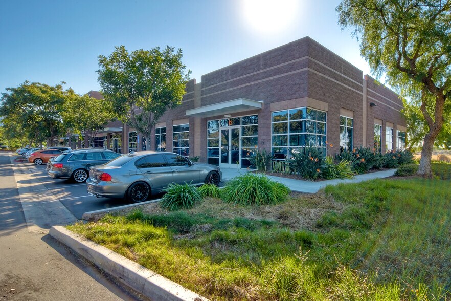 More Photos Of 2540-2546 Gateway Rd, Carlsbad Office For Sale