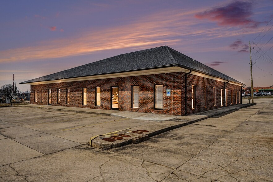 Primary Photo Of 208 W Salisbury St, Asheboro Medical For Lease