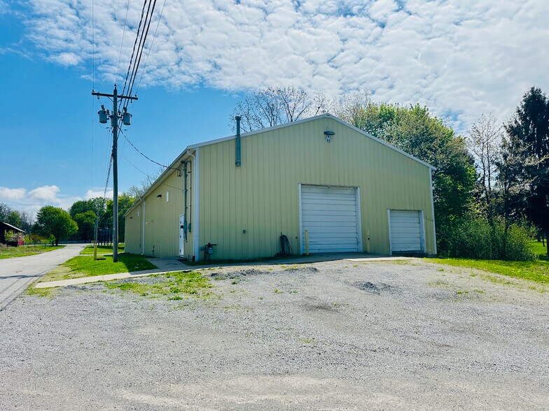 More Photos Of 7865 E Main Rd, Le Roy Warehouse For Lease