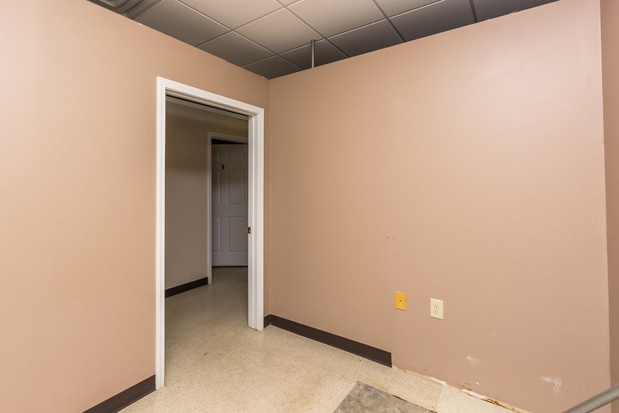 More Photos Of 133 E Main St, Youngsville General Retail For Lease