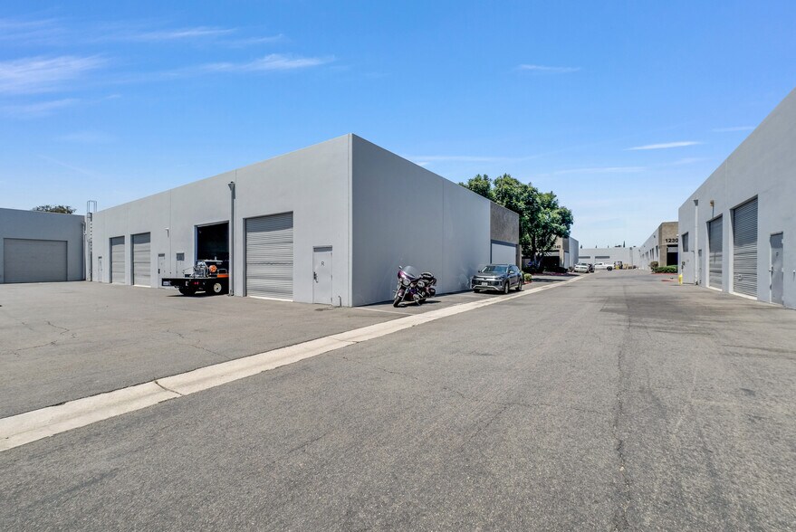 More Photos Of 1200 N Jefferson St, Anaheim Showroom For Sale