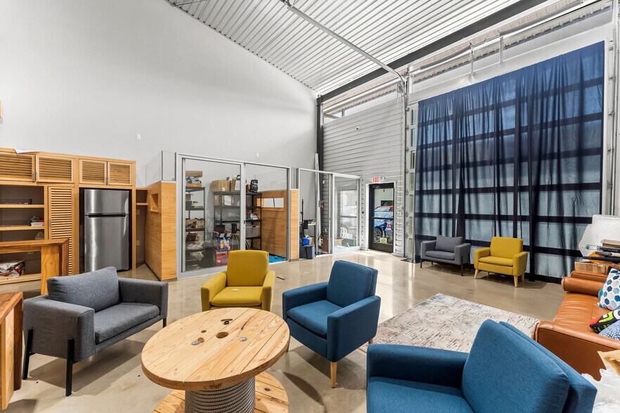 More Photos Of 1330 Rayford Park Rd, Spring Loft Creative Space For Lease