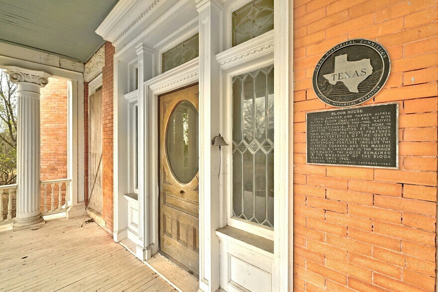 More Photos Of 709 N Lexington St, Manor Specialty For Sale