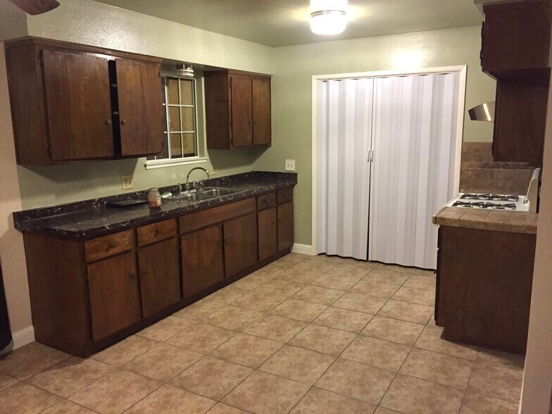 More Photos Of 710 J St, Sanger Apartments For Sale