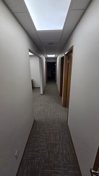 More Photos Of 1710 Lincoln Ave, Spirit Lake Office For Lease