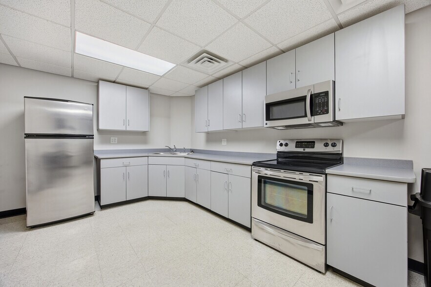 More Photos Of 3456 70th St S, Glyndon Industrial For Lease