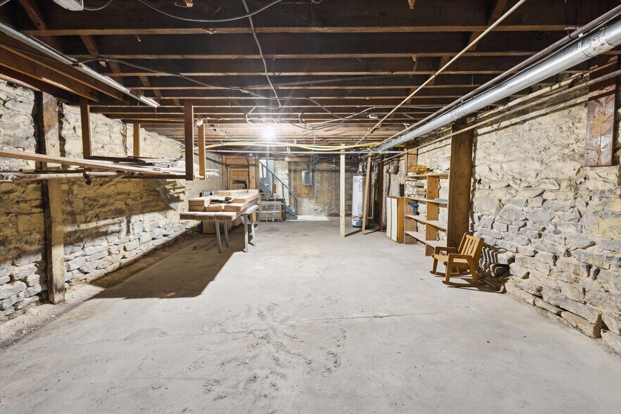 More Photos Of 1017 Washington Ave, Bay City Storefront Retail Residential For Sale