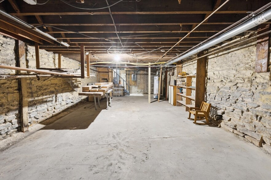 More Photos Of 1017 Washington Ave, Bay City Storefront Retail Residential For Sale