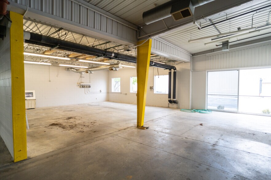 More Photos Of 1304 Valleyhigh Dr NW, Rochester Showroom For Sale