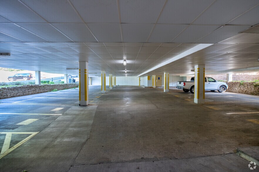 More Photos Of 8834 N Capital of Texas Hwy, Austin Office For Lease