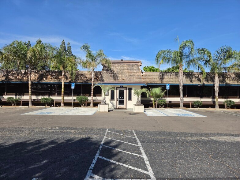 More Photos Of 5588 N Palm Ave, Fresno Office For Lease