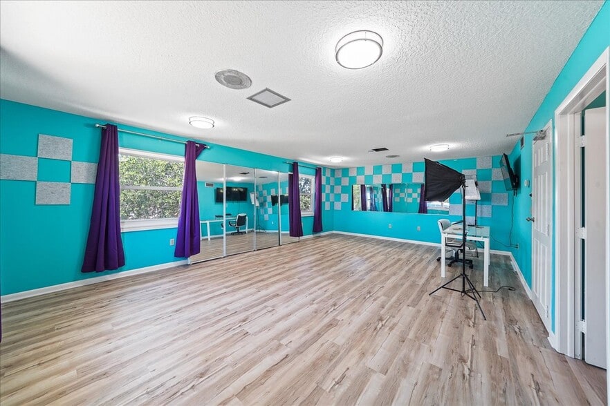 More Photos Of 111 Scott St, Melbourne Office For Sale