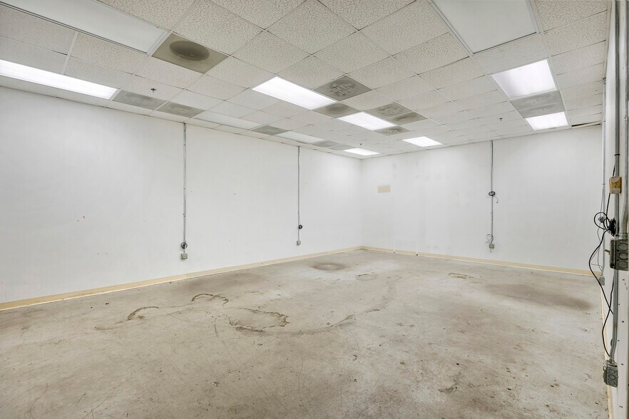 More Photos Of 200 E 2nd Ave, Rome Warehouse For Lease
