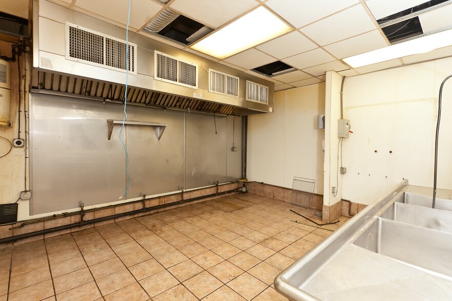 More Photos Of 1028 S Conkling St, Baltimore Restaurant For Sale