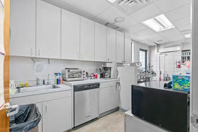 More Photos Of 1461 E Chevy Chase Dr, Glendale Office For Sale