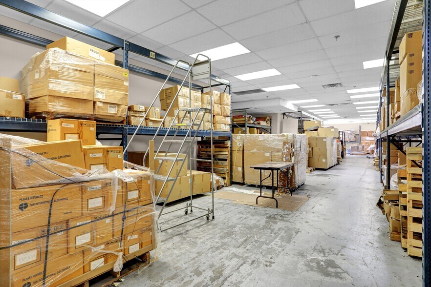 More Photos Of 7375 Adrianne Pl, Bartlett Light Distribution For Lease